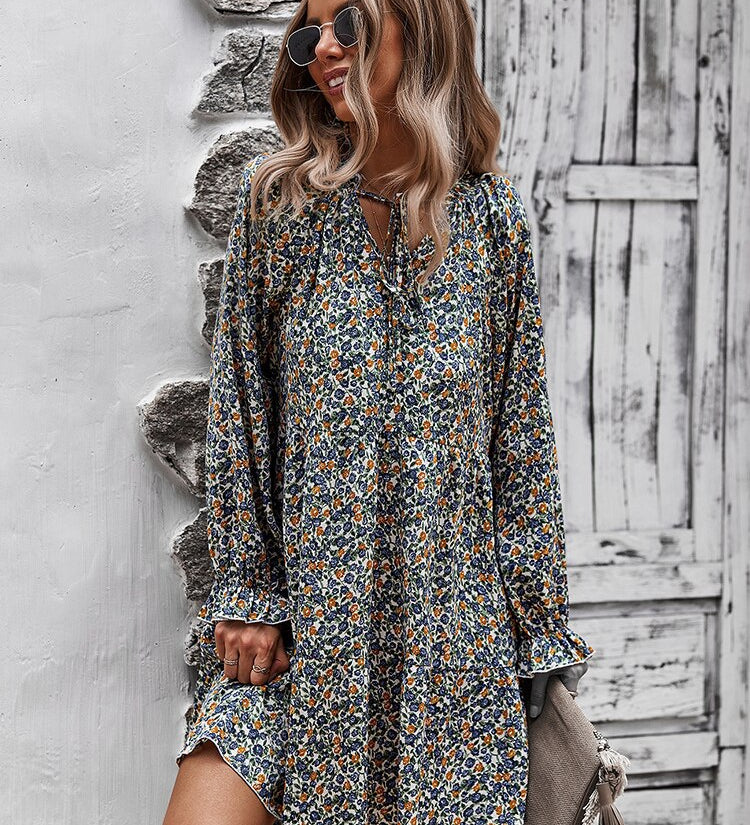 Boheme sommerkjole med blomsterprint og lange ærmer